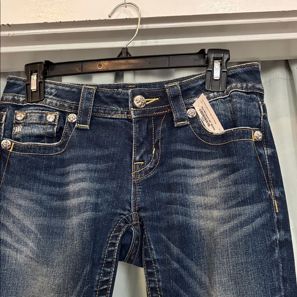 Women’s Miss Me skinny jeans - Picture 2 of 3